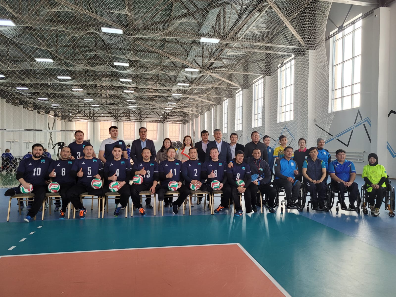 <strong>Команда пара волейболистов Атырауской области получила спортивный инвентарь стоимостью около 3 млн тенге от АО «Самрук-Қазына»</strong>